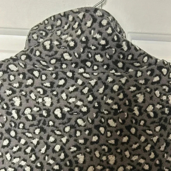 Habitat NWT shacket,jacket,women M. Grey animal print,,PTP 21”, wide at waist - Picture 7 of 14